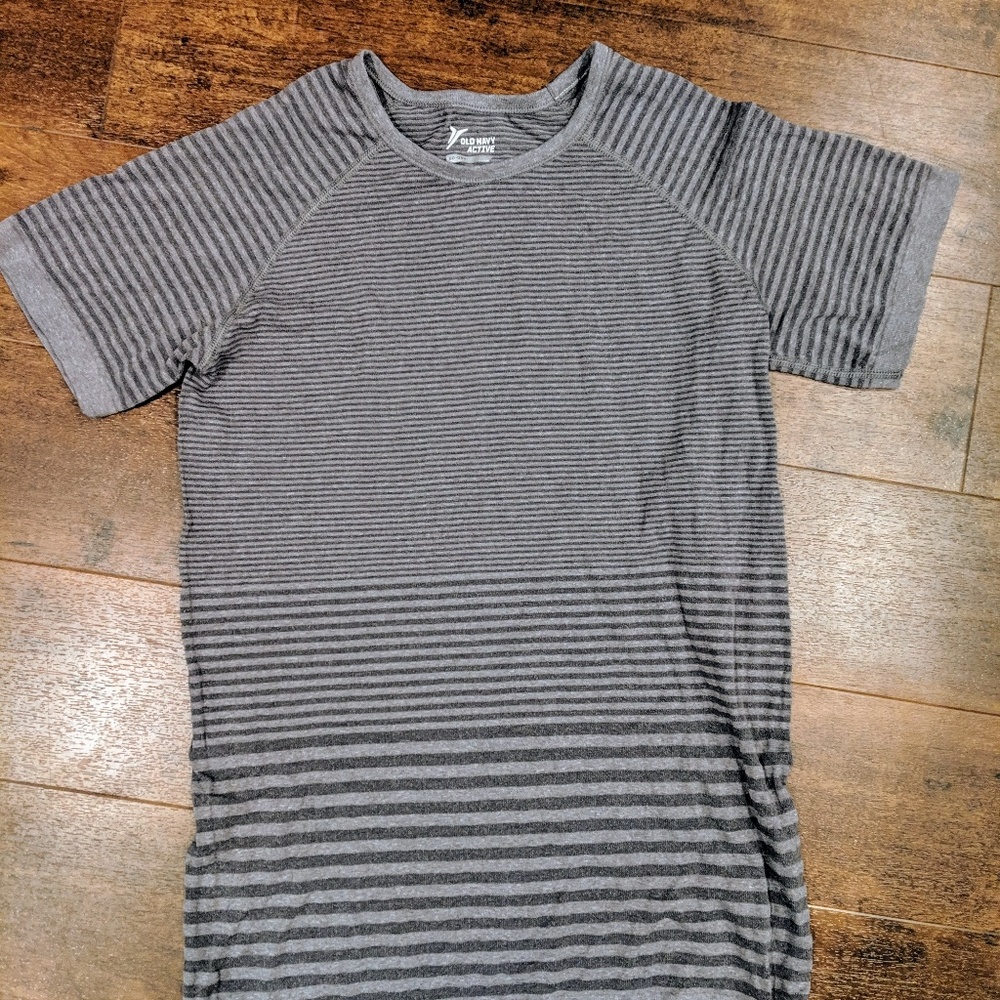 Old Navy Active Go Dry athletic shirt workout